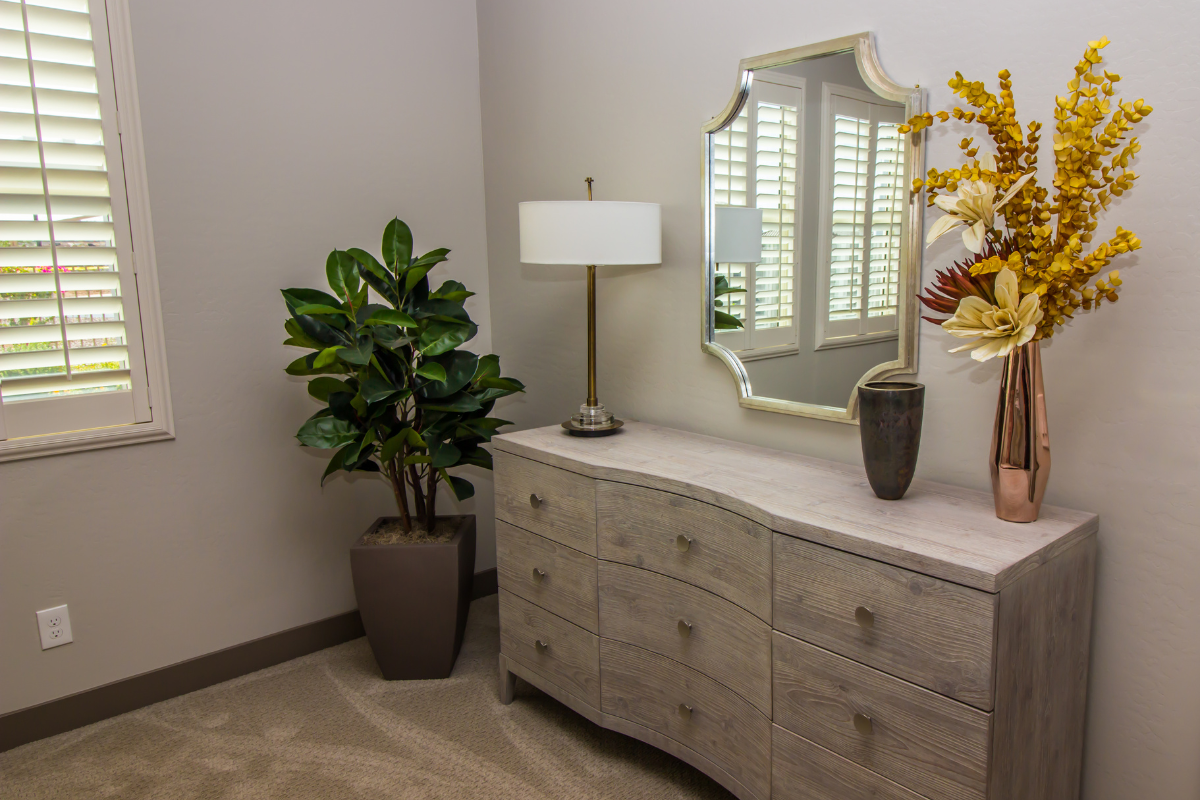 We Sell Dresser & Mirrors in Abu Dhabi Althahani Furniture