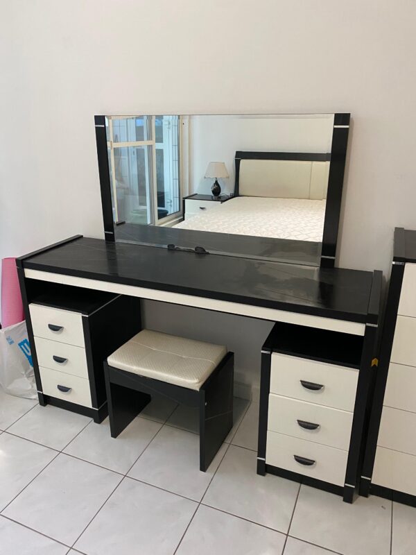 Bed Set King from Home Box - Image 11