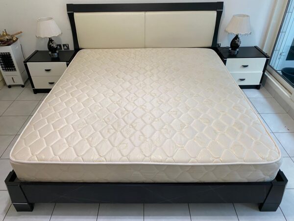 Bed Set King from Home Box - Image 3