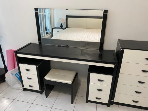 Bed Set King from Home Box - Image 9