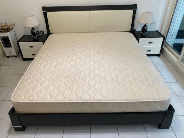 Bed Set King from Home Box - Image 2