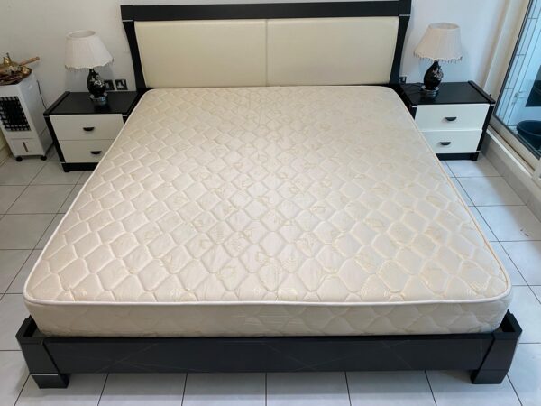 Bed Set King from Home Box - Image 4